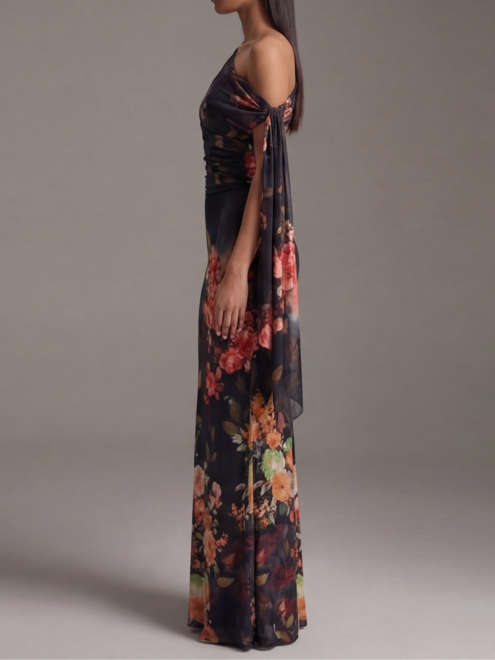 Robe Maxi en Mousseline Noire Plissée à Imprimé et Une Épaule