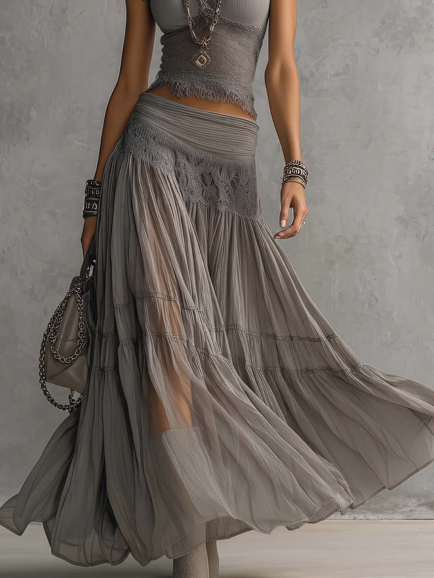 Ensemble Gris : Top à Panneaux en Dentelle Transparente et Jupe Maxi Plissée