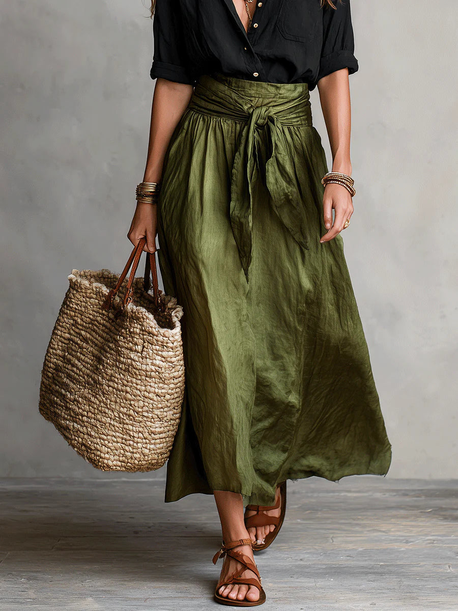 Vera | Ensemble Deux Pièces : T-shirt Noir Et Jupe Midi Vert Olive