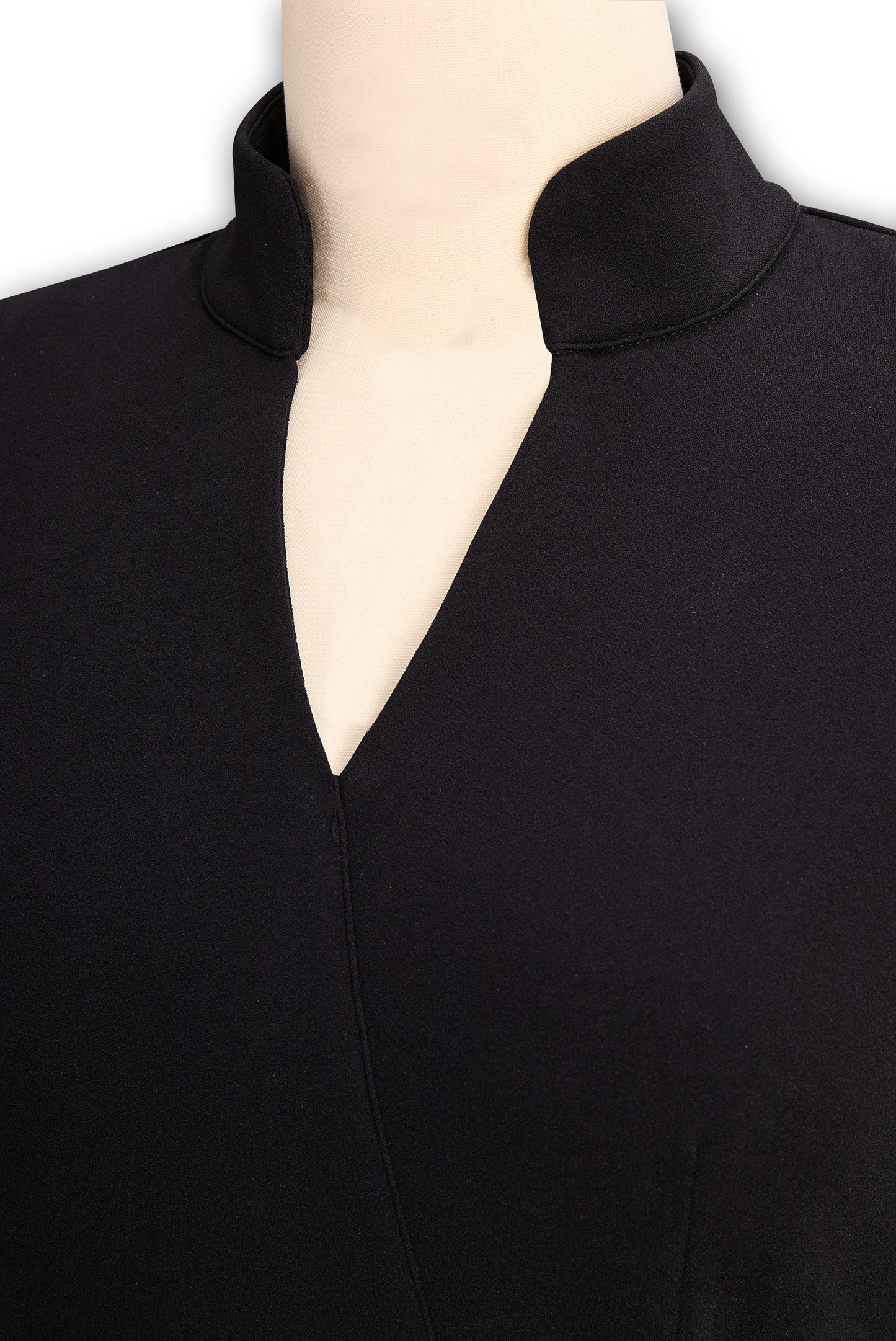 Robe fourreau noire raffinée, ceinturée et à col mandarin