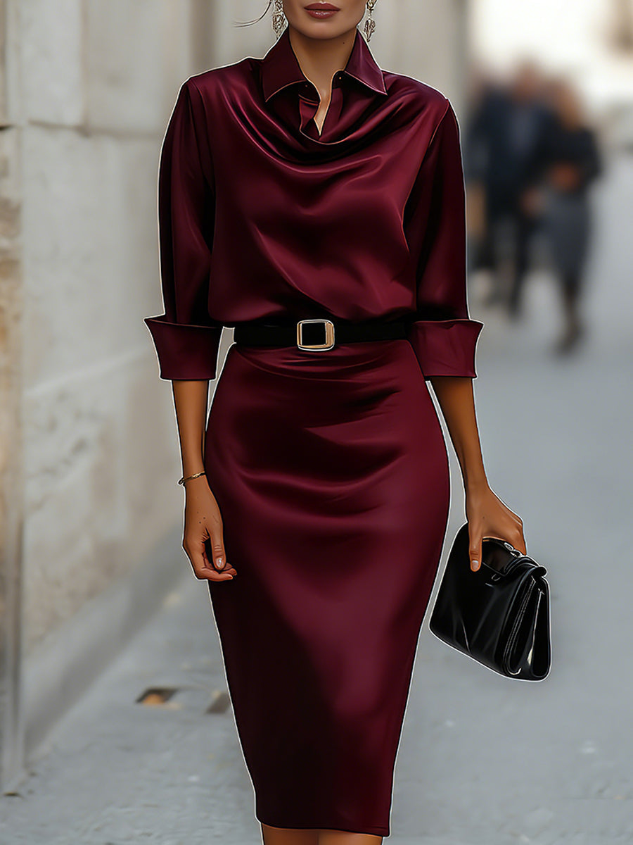 Robe midi élégante en satin à col drapé et ceinture noire
