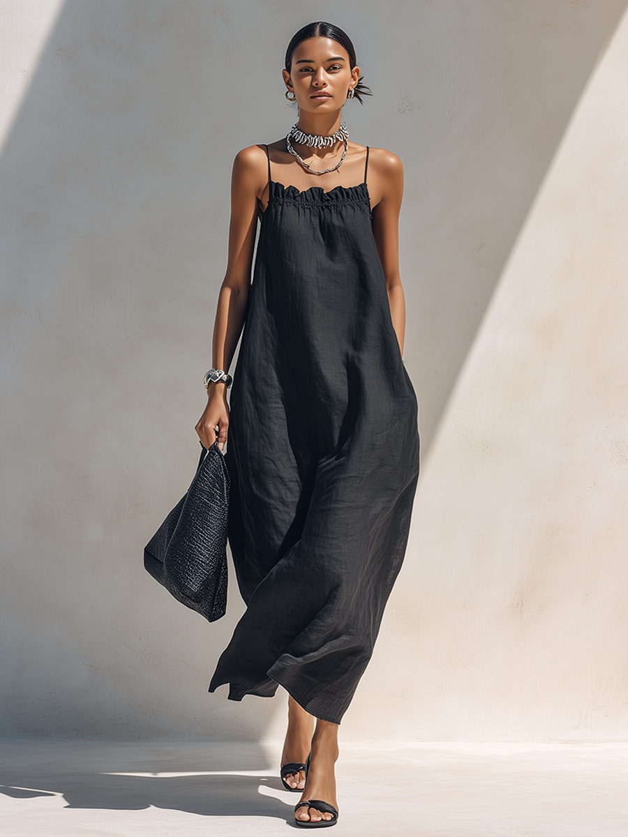 Robe Maxi Noire Minimaliste à Bretelles Spaghetti et Col Froissé