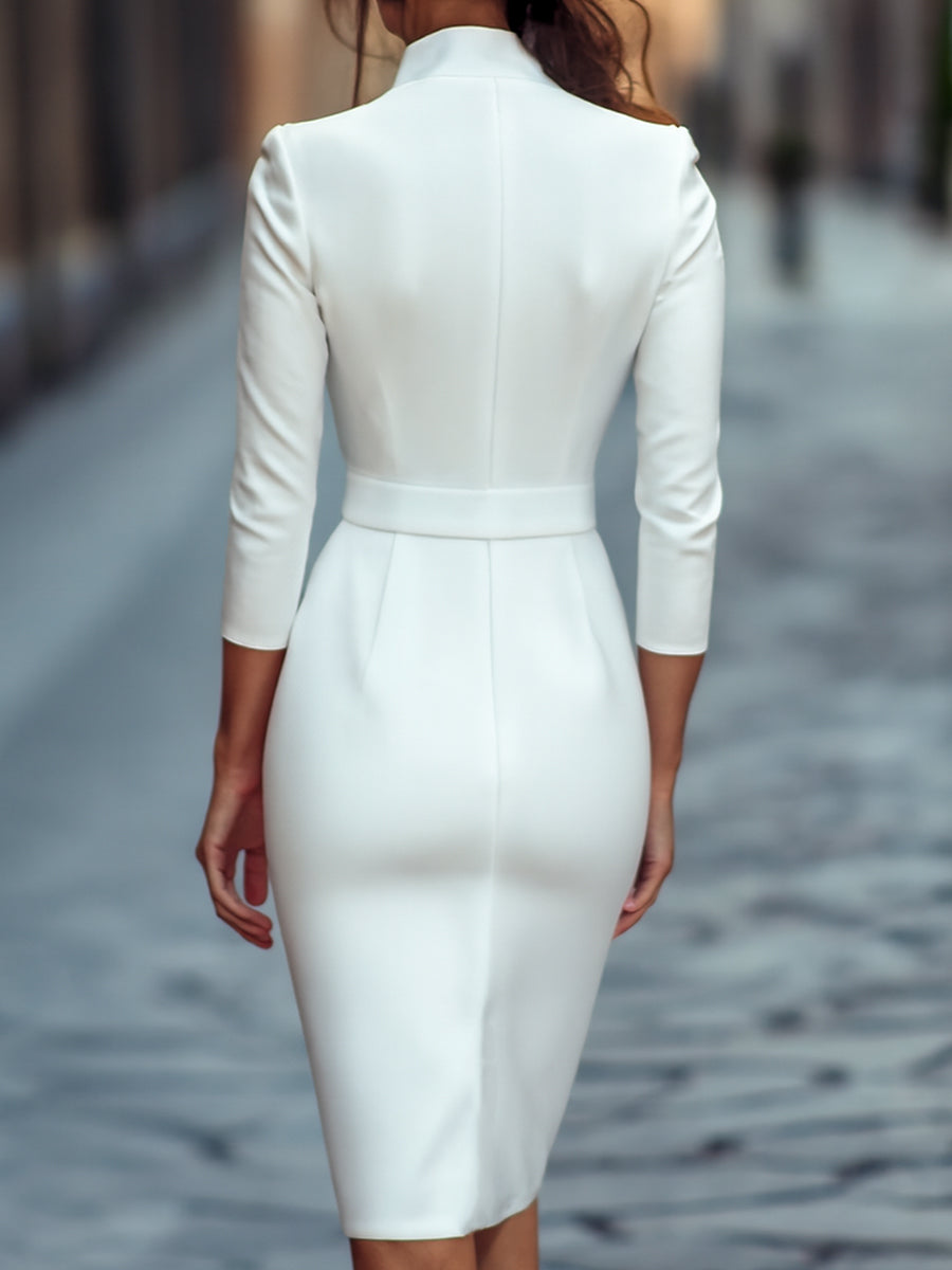 Robe fourreau noire raffinée, ceinturée et à col mandarin