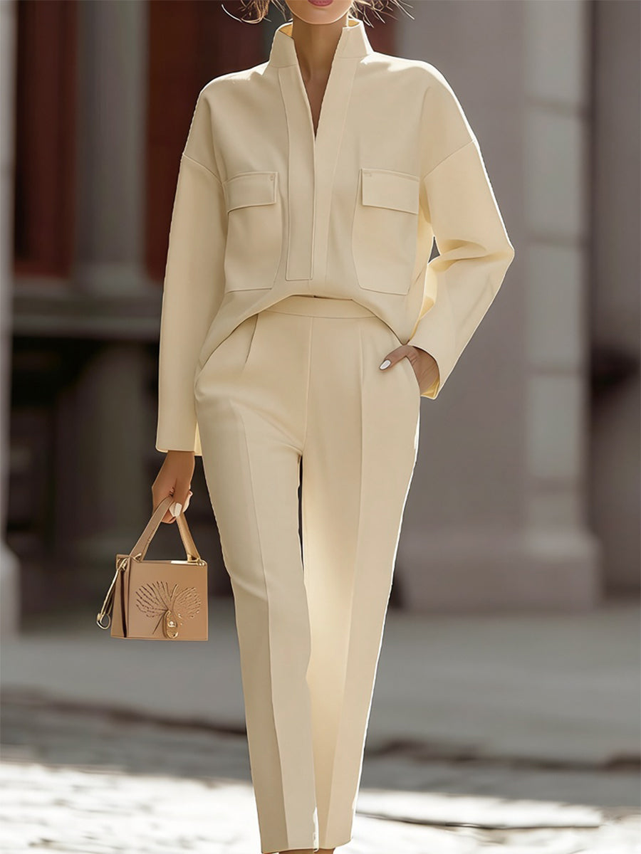 Ensemble deux pièces luxueux composé d'une chemise oversize et d'un pantalon tailleur