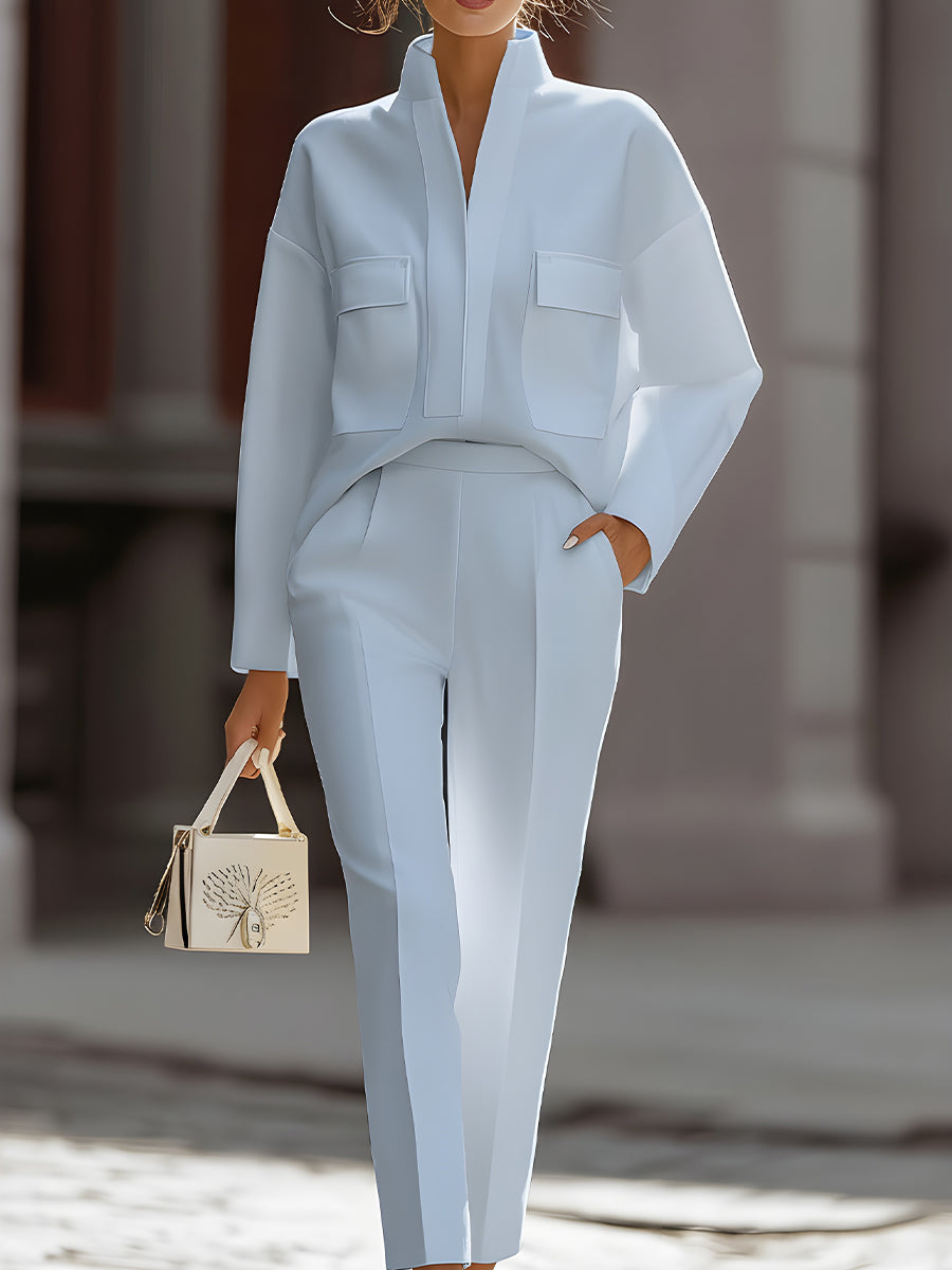 Ensemble deux pièces luxueux composé d'une chemise oversize et d'un pantalon tailleur
