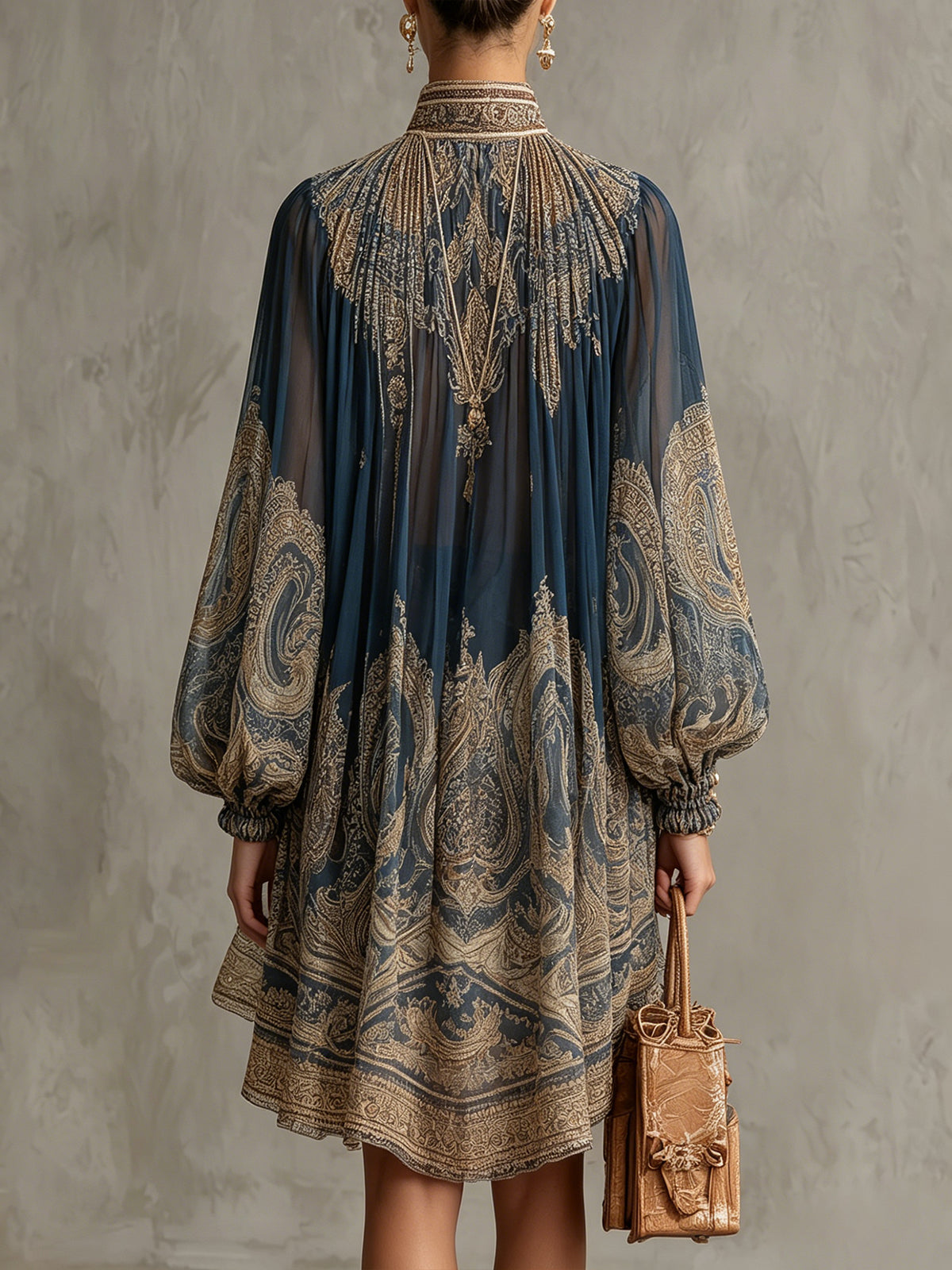 Mini Robe en Mousseline Bleu Marine à Imprimé Baroque Col Haut Coupe Irrégulière