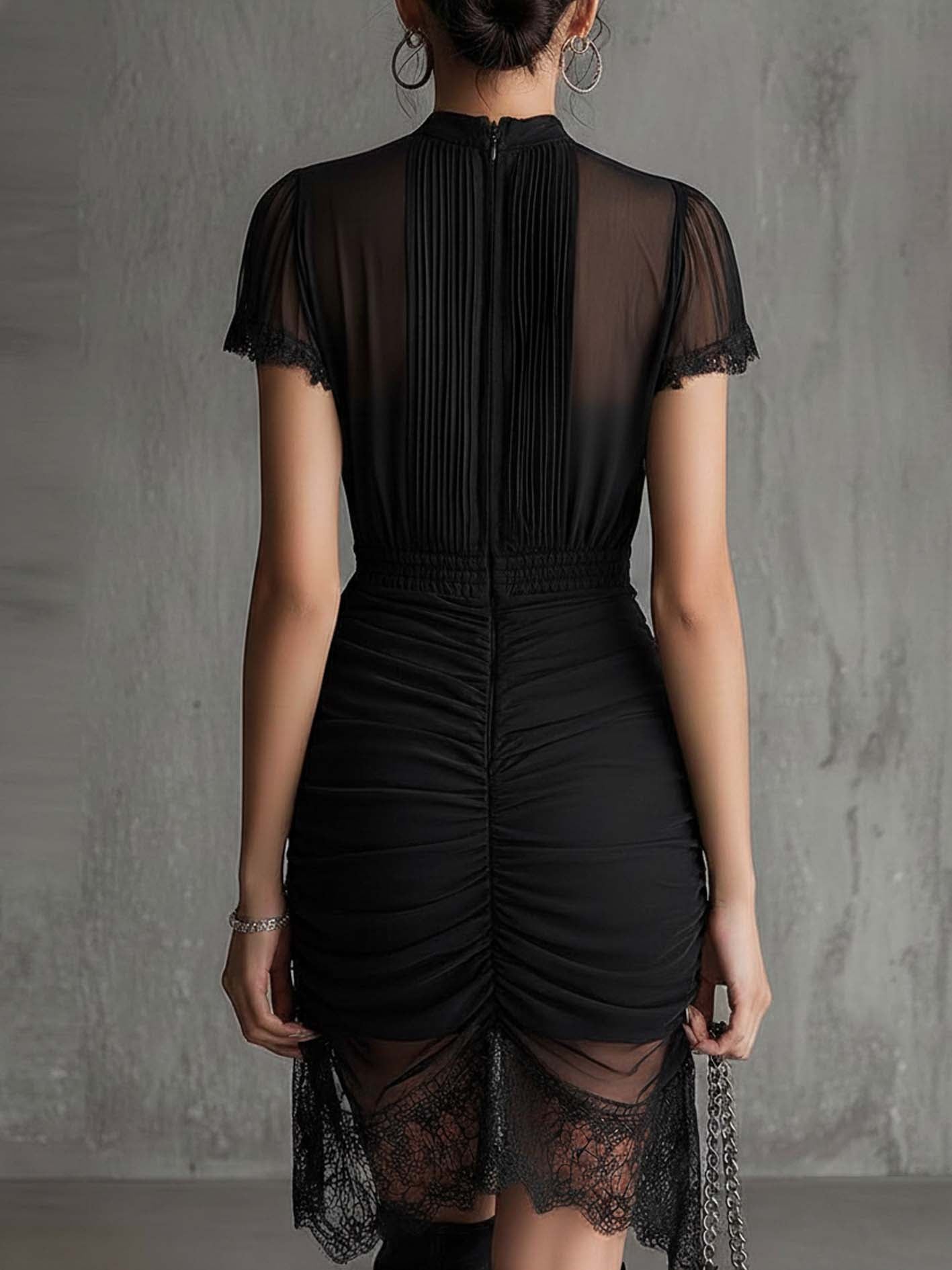 Mini Robe en Mousseline Noire à Taille Plissée et Bordure en Dentelle