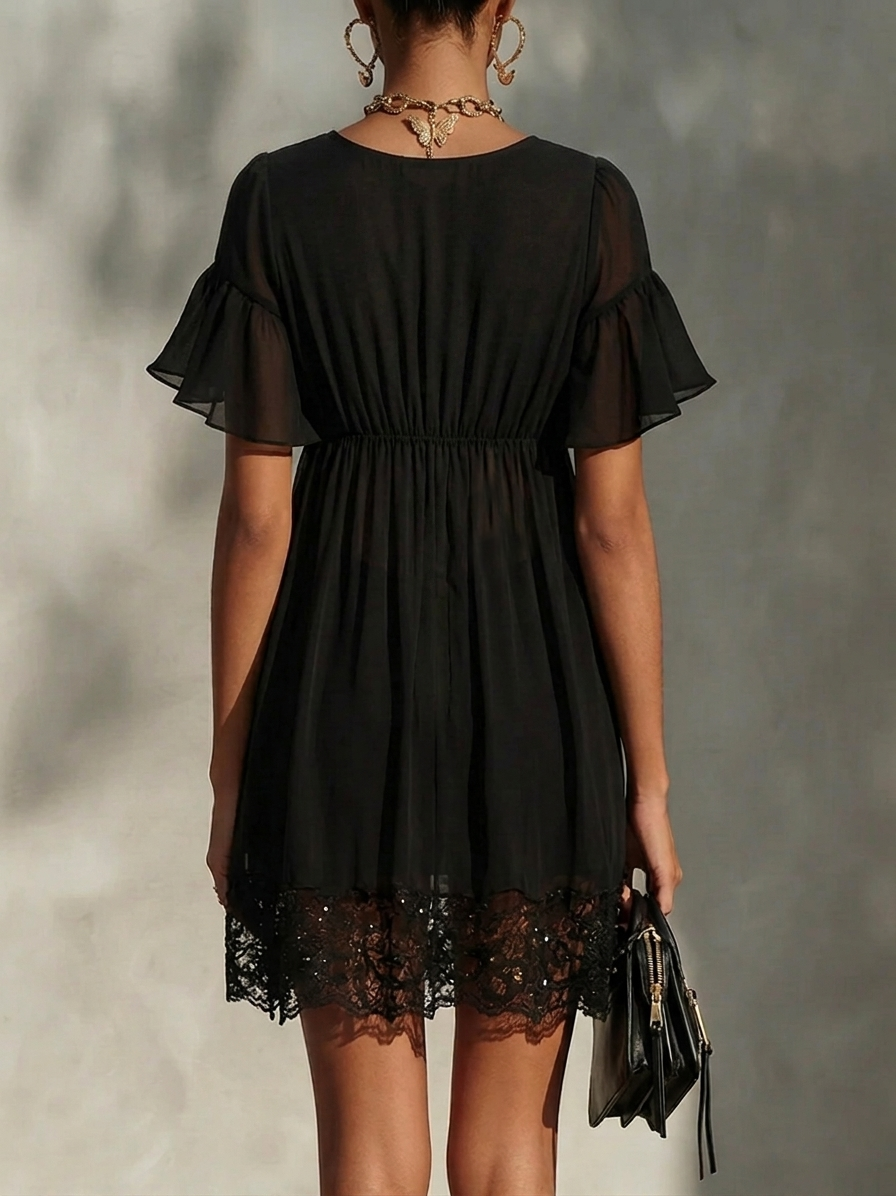 Mini-Robe Noire à Col en V, Fermeture à Glissière, Volants et Bordure en Dentelle
